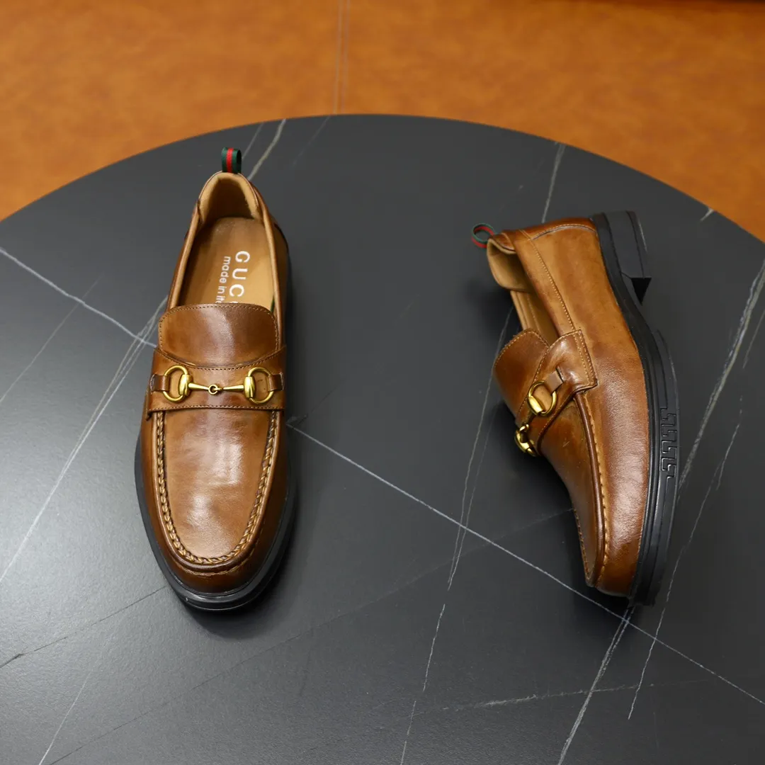 Men's shoes: 250🙅‍♂️🙅‍♂️🙅‍♂️Niuli Brand: GUCCI Size: 38-44 (45 can be customized) Level: Counter classic Material: Original soft cowhide upper Comfortable cowhide lining Original lightweight outsole Style category: Business casual footwear Driving leather shoes Color: Actual picture color